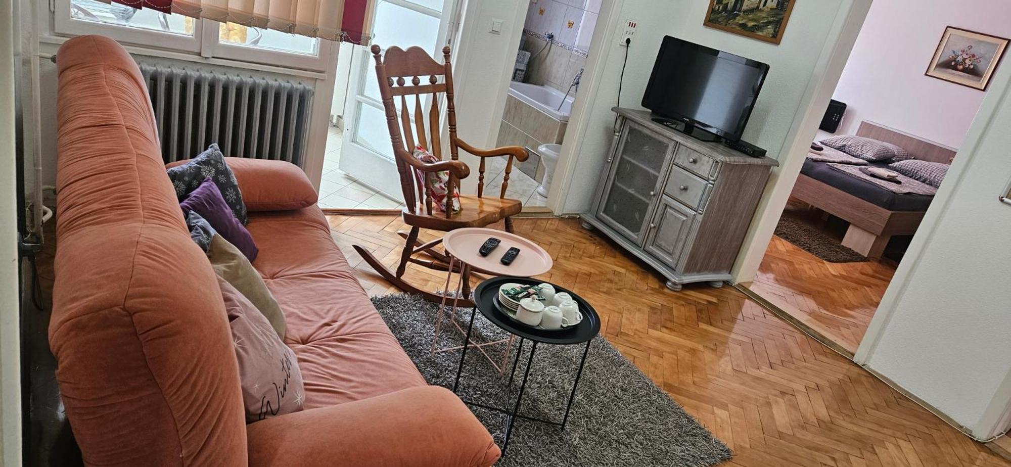 Ferienwohnung Trosoban Stan U Zenici Zenica Exterior foto